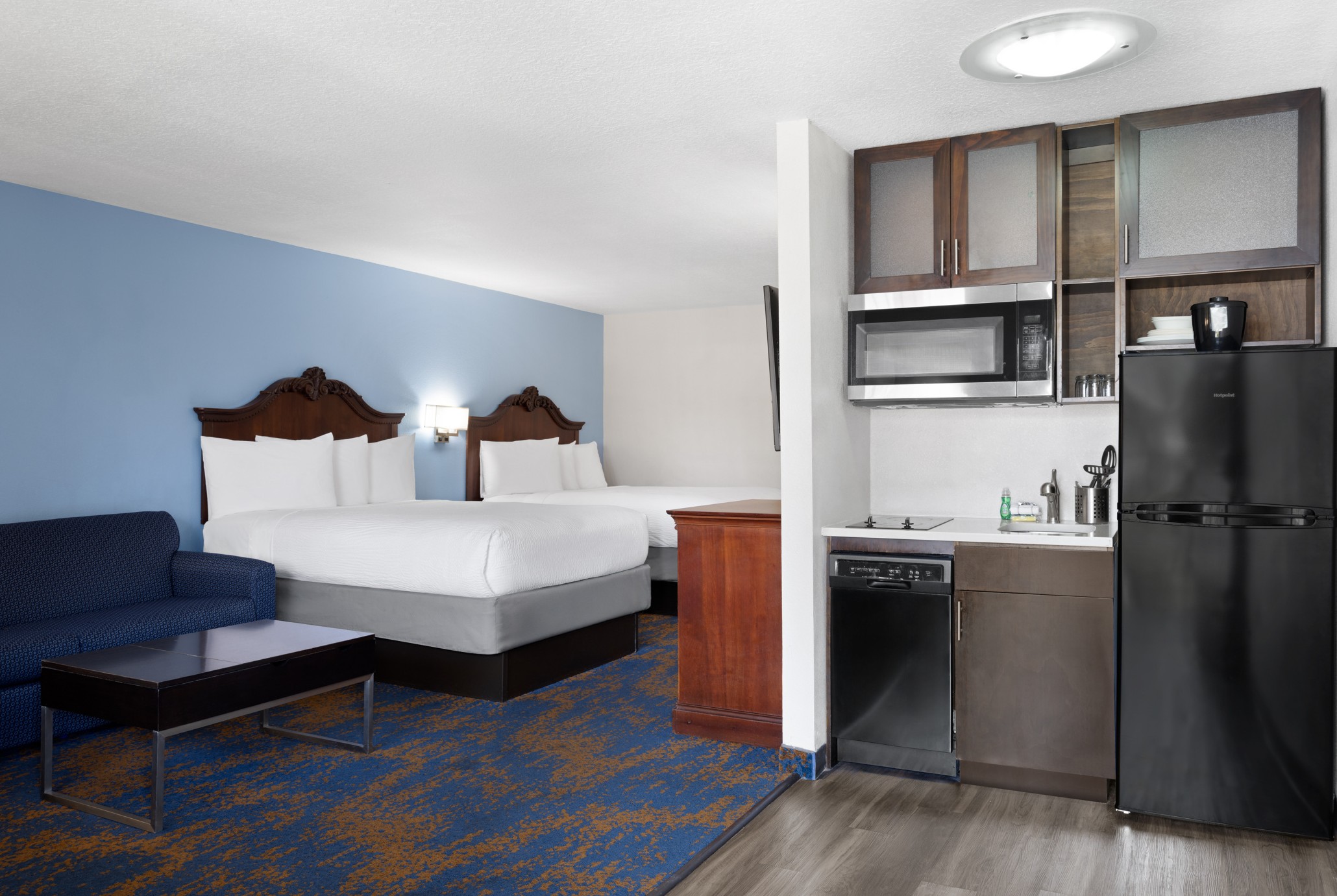 Suite with two queen beds and a kitchenette